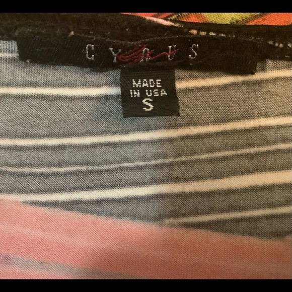 GYRUS- Blouse in colors size Small. - Picture 9 of 9